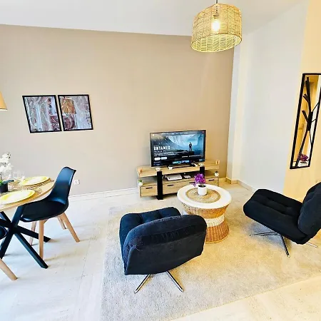 With Outdoor Vibes- Mont24 아파트 *